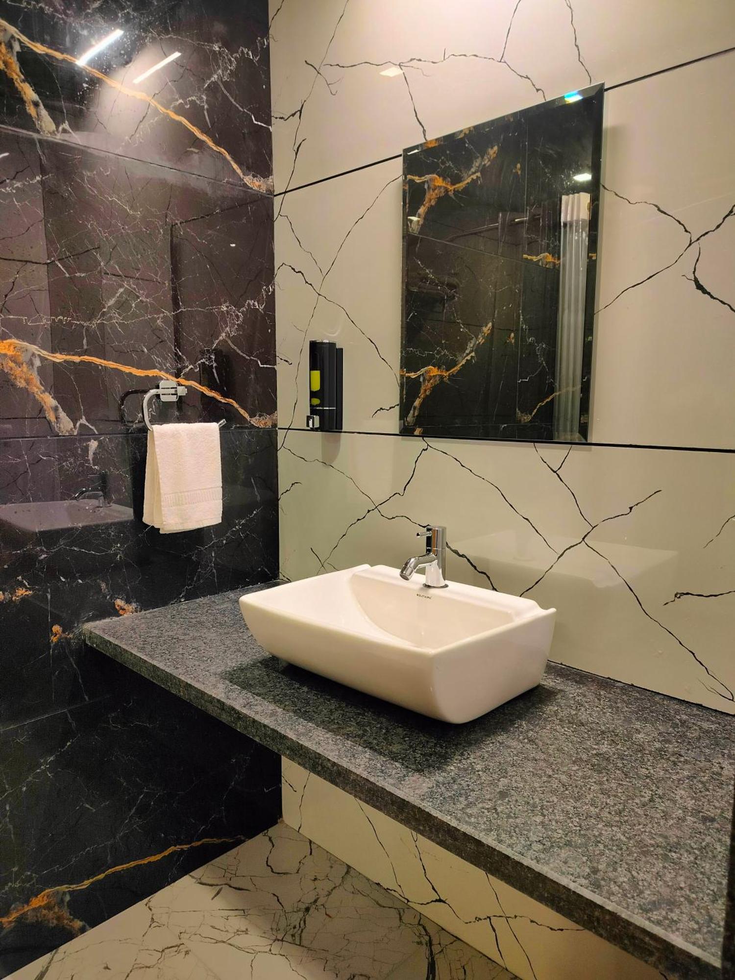 Onella Regency Hotel Panchgani Buitenkant foto